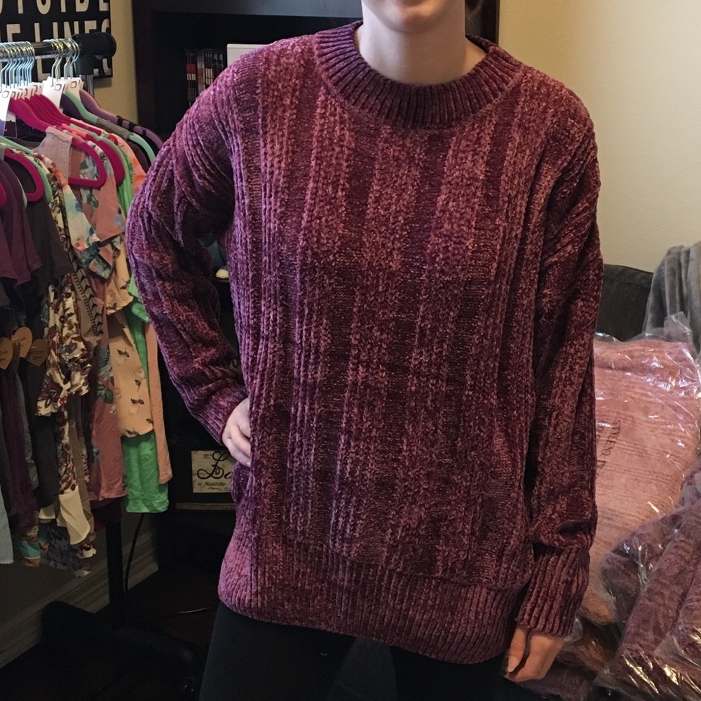 Oversized chenille velvet yarn sweater in plum - Picture 3 of 3